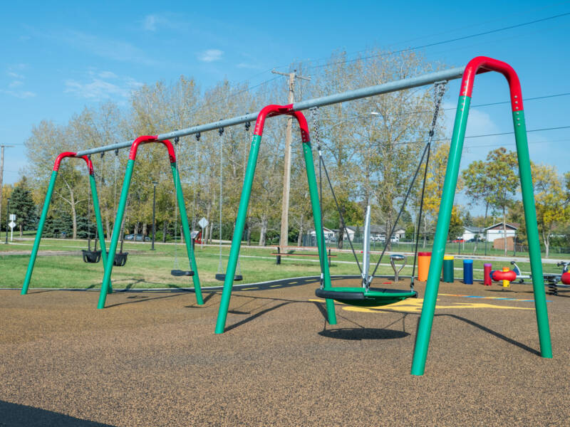 La Broquerie - Kompan Triple-Bay Swing